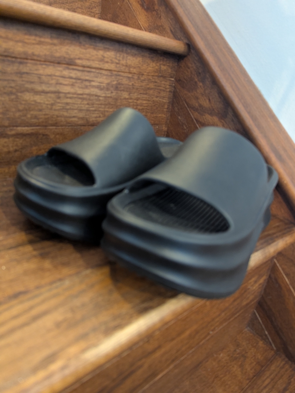 Platform slides With a chunky '90s sole Lightweight Comfy Black Shoes Sz 38 (7) - Picture 8 of 14